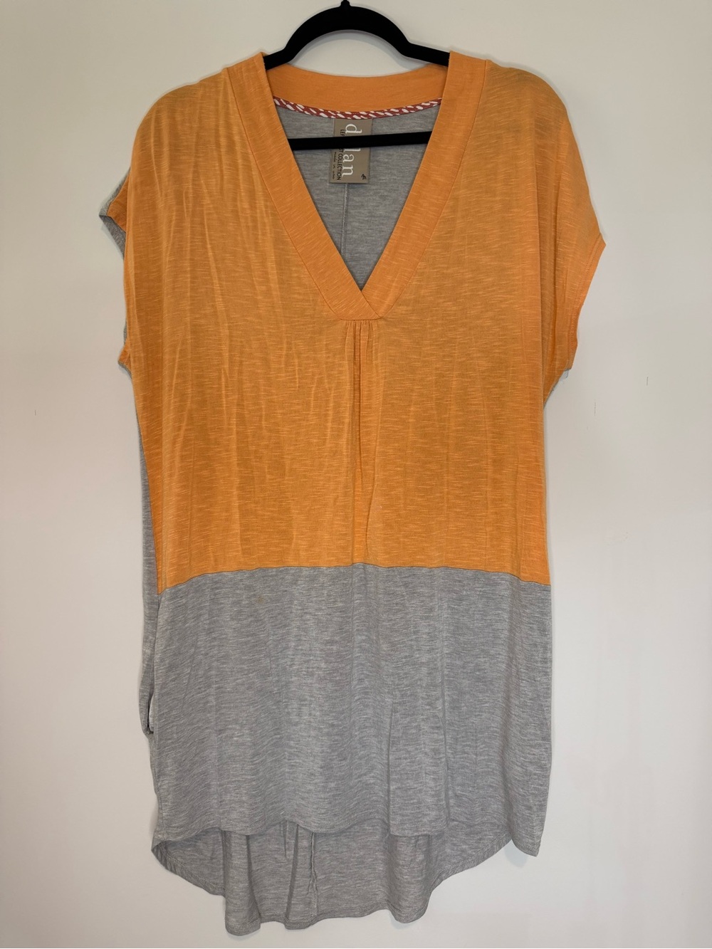 Dolan Two-Tone V-Neck Colorblock Women's Top - Orange & Gray